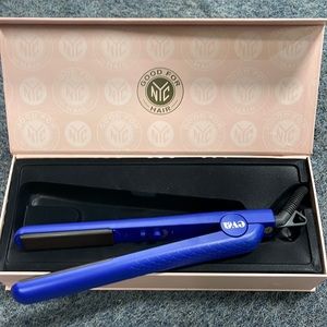EVA NYC Ceramic Flat Iron (NWOT)